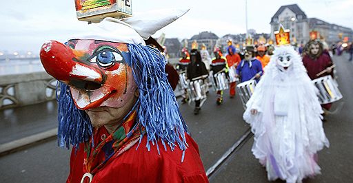 C 14 по 16 марта в швейцарском Базеле проходит ежегодный карнавал Fasnacht, главным атрибутом которого являются расписные фонари. Карнавал проходит с XVI века