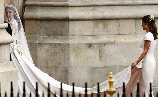 29.04.2011 Принц Уильям и Кейт Миддлтон официально стали мужем и женой. Блестящая церемония бракосочетания прошла в Соборной церкви королевского Вестминстерского аббатства