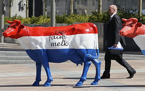 04.05.2011 В столице Бельгии Брюсселе фермеры вышли на митинг против снижения закупочных цен на молоко