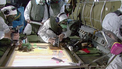 05.05.2011 В помещение АЭС &quot;Фукусима-1&quot; впервые с момента аварии зашли 12 сотрудников компании-оператора станции TEPCO. Они должны установить вентиляционную систему, которая позволит снизить уровень радиации