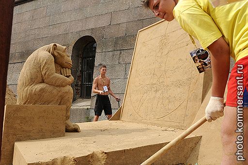 13.07.2011 В Санкт-Петербурге открылся Международный фестиваль песчаных скульптур. Композиции из песка все желающие смогут увидеть на пляже Петропавловской крепости