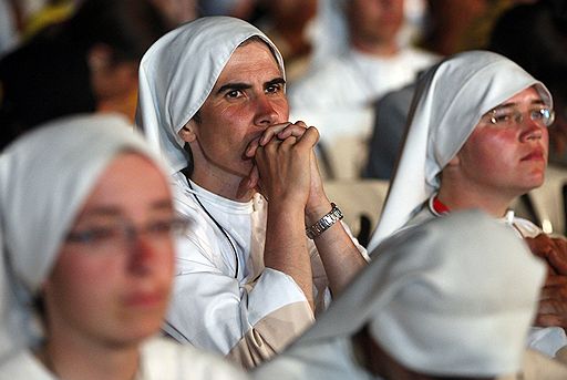 21.08.2011 В Испании Бенедикт XVI провел воскресную службу. Всемирный день молодежи завершился мессой на аэродроме Cuatro Vientos близ Мадрида. Как ожидалось, ее посетило 1,5 млн человек