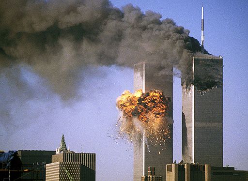Десять лет назад в США произошел самый страшный теракт в истории человечества: три самолета, управляемые террористами, врезались в небоскребы Всемирного торгового центра в Нью-Йорке и в здание Пентагона. В результате погибли более 3 тыс. человек