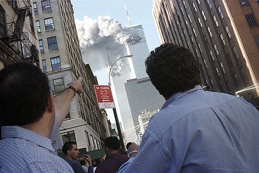 Десять лет назад в США произошел самый страшный теракт в истории человечества: три самолета, управляемые террористами, врезались в небоскребы Всемирного торгового центра в Нью-Йорке и в здание Пентагона. В результате погибли более 3 тыс. человек