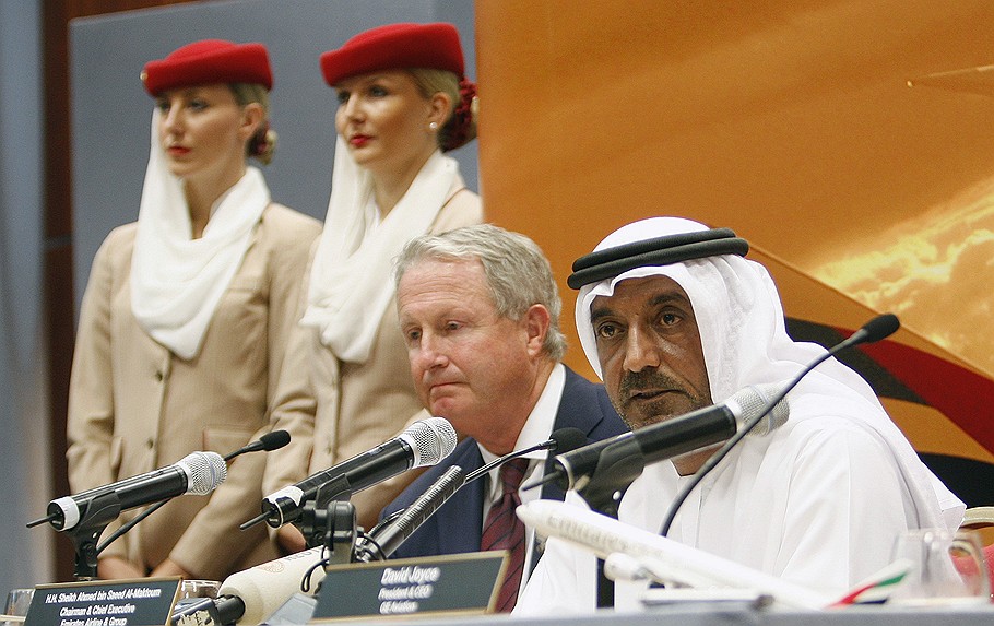 13.11.2011 В Дубае открылся один из крупнейших в мире авиасалонов Dubai Airshow. Помимо новейших моделей авиа- и космической техники на выставке можно увидеть презентационные полеты