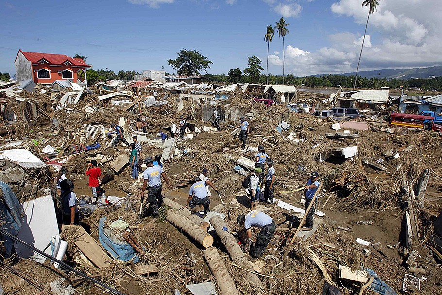 19.12.2011 Число погибших в результате наводнения на Филиппинах превысило 650 человек. Потоки воды разрушают города и смывают деревни