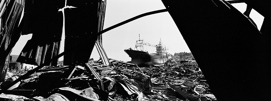 Номинация &quot;General News Stories&quot;. Последствия землетрясений и цунами в Японии. Автор серии снимков: Паоло Пеллегрина, Италия