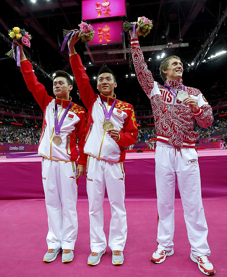 Дмитрий Ушаков (справа), прыжки на батуте, серебряная медаль