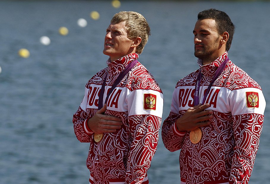 Россияне Александр Дьяченко (справа) и Юрий Постригай, байдарка-двойка, 200 м, золотые медали