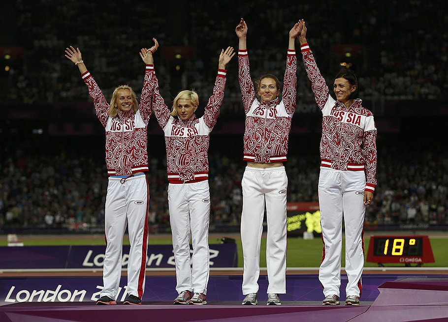 Слева направо: Юлия Гущина, Антонина Кривошапка, Татьяна Фирова и Наталья Антюх, легкая атлетика, эстафета 4x400 м, серебряные медали 