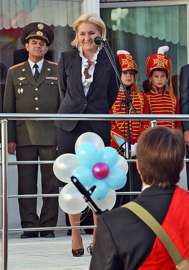 Заместитель председателя правительства России Ольга Голодец во время посещения московской гимназии №1519