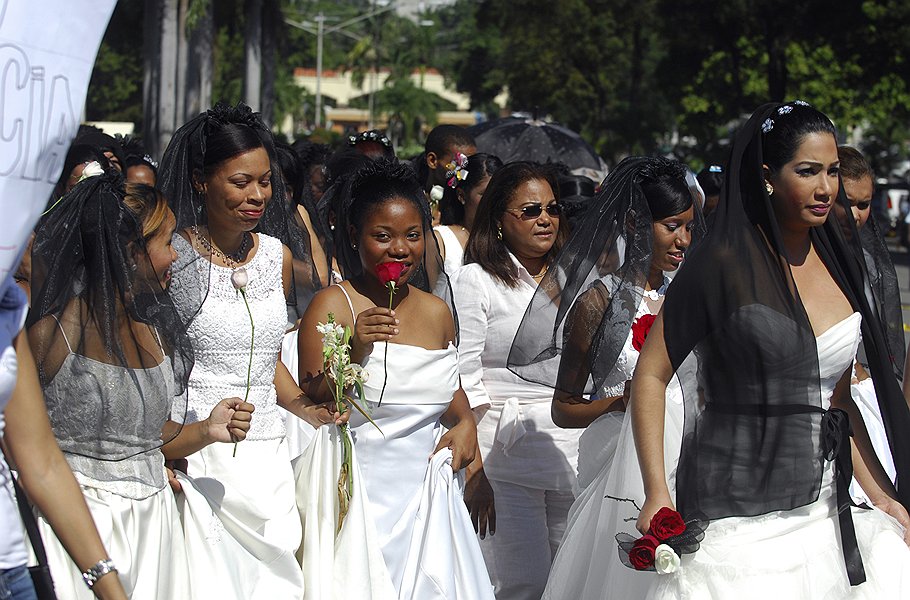 Марш невест в Санто Доминго (Доминиканская Республика)