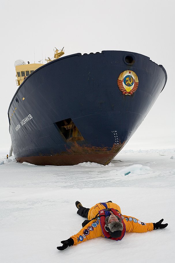 Турист застрявшего во льдах Антарктиды ледокола &quot;Капитан Хлебников&quot;