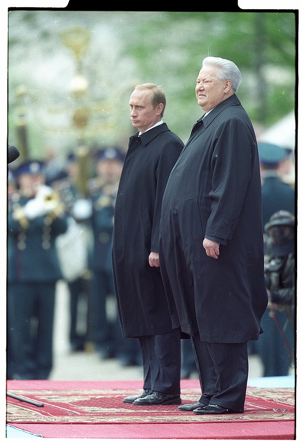 Борис Ельцин и президент РФ Владимир Путин. 2000 год 
