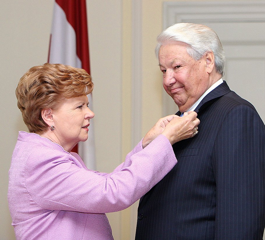 Борис Ельцин и бывший президент Латвии Вайра Вике-Фрейберга. 2006 год