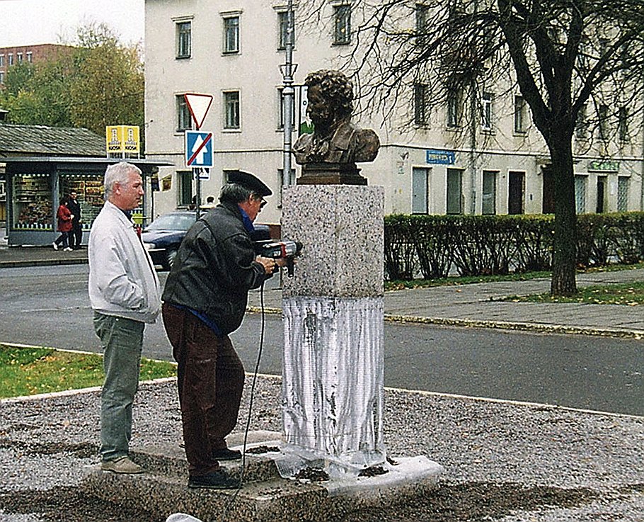 Памятник Александру Сергеевичу Пушкину в Нарве (Эстония)