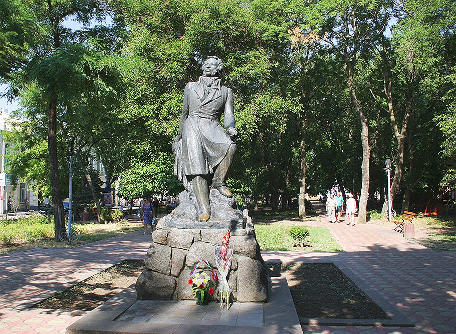 Памятник Александру Сергеевичу Пушкину в Феодосии (Украина)