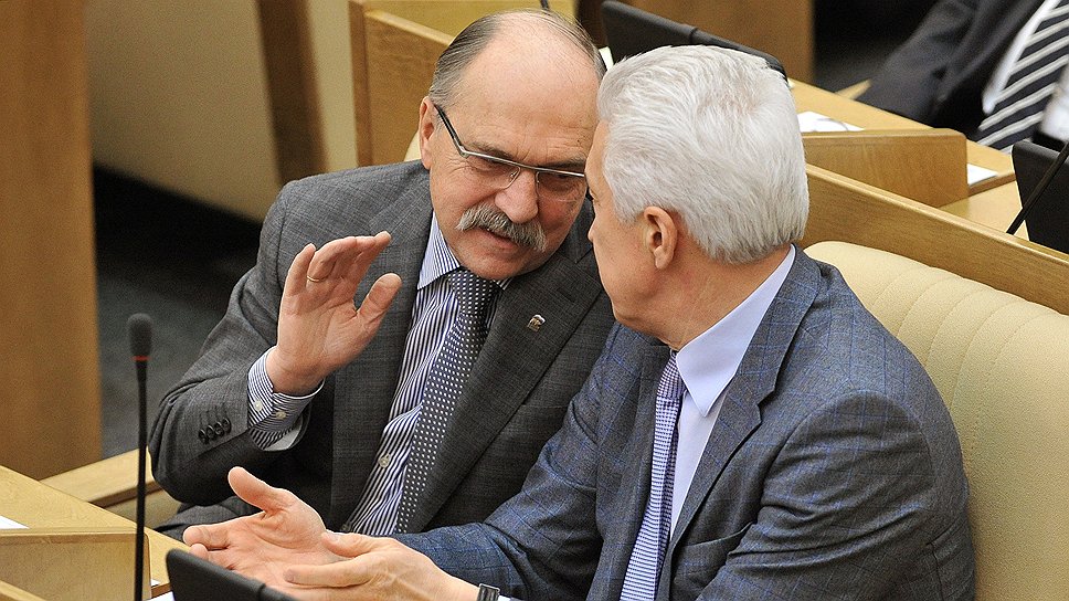 Владимир Пехтин (слева) и член комитета ГД по безопасности и противодействию коррупции Владимир Васильев