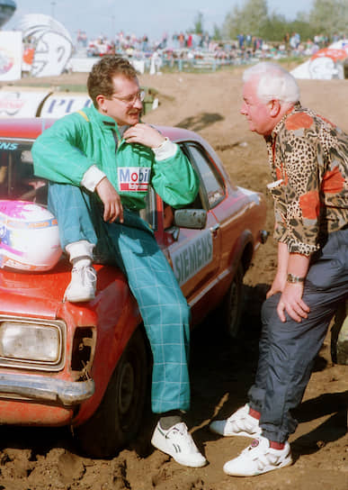 Владислав Листьев увлекался спортом. В 1994 году он участвовал в «Гонках на выживание» в Крылатском, на которых занял второе место, уступив спортивному комментатору Георгию Суркову (на фото справа)
