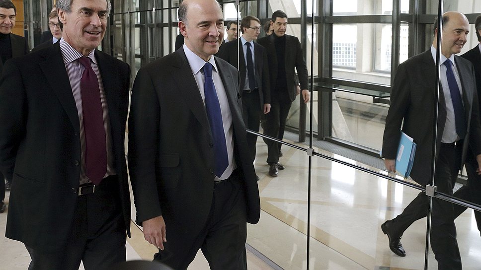 Министр экономики и финансов Франции Пьер Московичи (справа)