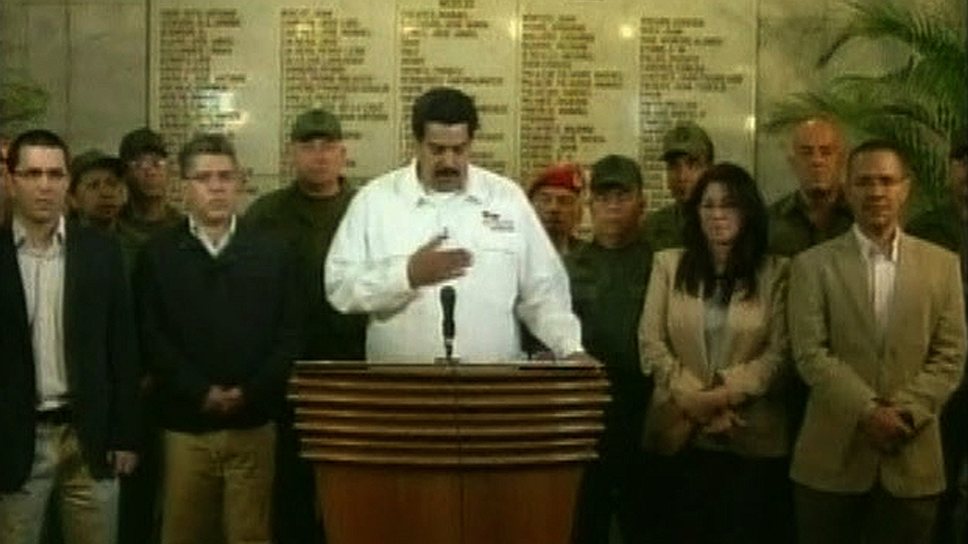 Вице-президент Венесуэлы Николас Мадуро сообщает о смерти Уго Чавеса. 6 марта 2013 года