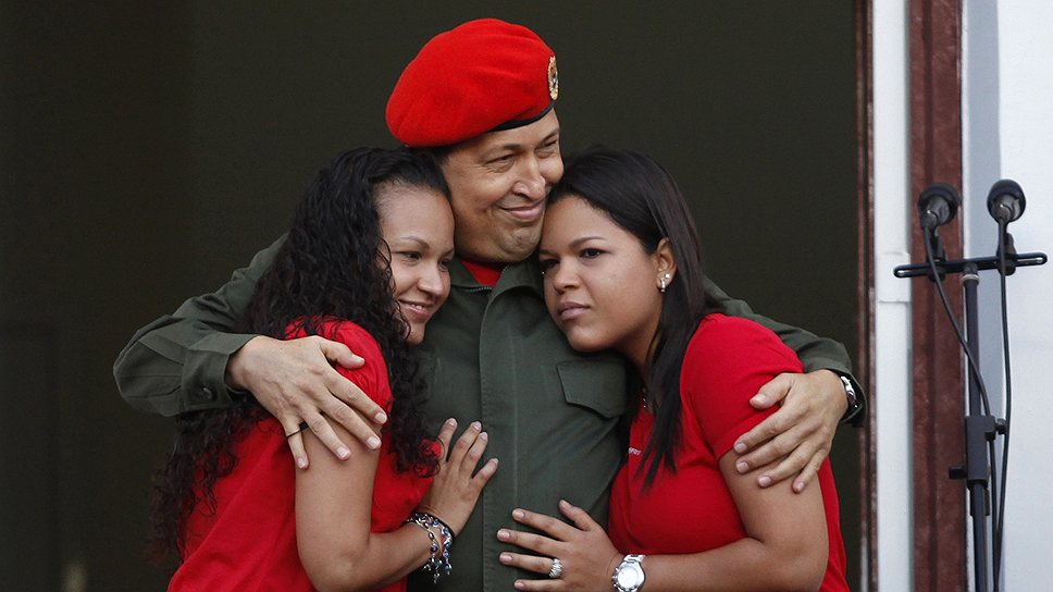 Согласно официальной биографии, Уго Чавес был женат дважды. У него трое детей от первого брака и один ребенок – от второго