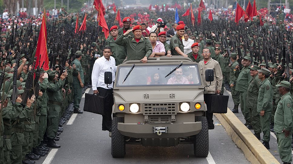 За время правления Уго Чавеса население страны выросло на 28% — с 23,71 млн человек в 1999 году до 30,36 млн человек в 2012 году. Рождаемость сократилась с 21 до 19,8 на 1 тыс. человек, смертность выросла с 4,9 до 5,2 на 1 тыс. человек