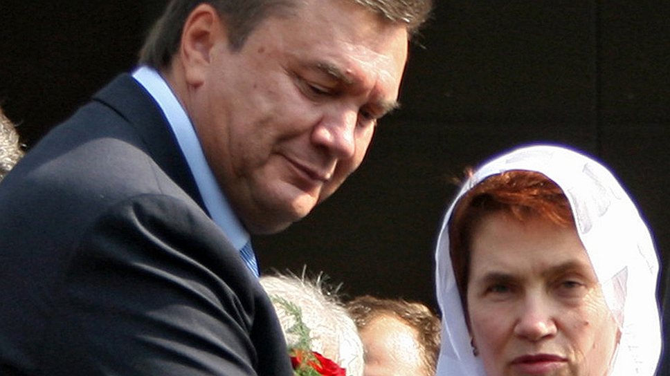 Президент Украины Виктор Янукович (слева) с супругой Людмилой Янукович (справа) 