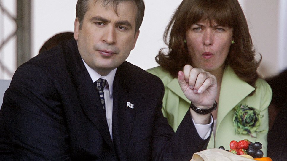 Президент Грузии Михаил Саакашвили с супругой наблюдает за проведением первых &quot;Скачек на приз президента России&quot; на Центральном Московском ипподроме