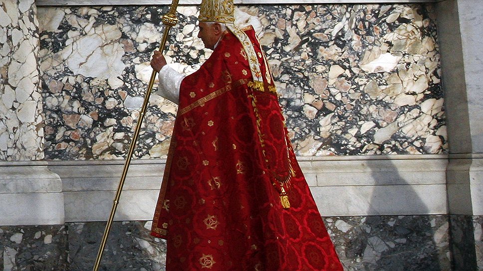 Торжественный плувиал на папе Бенедикте XVI