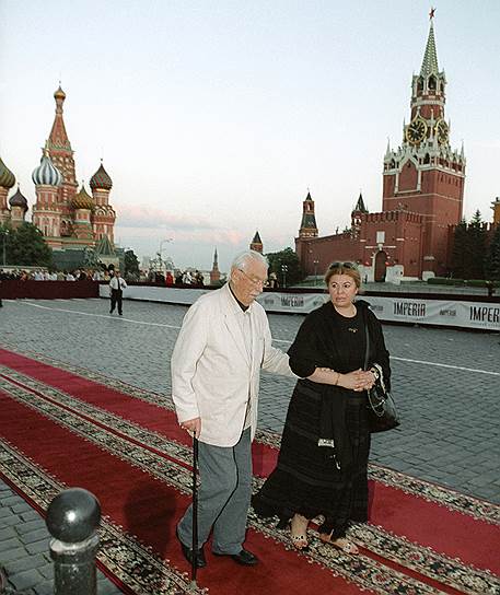 После смерти Натальи Кончаловской в 1997 году Сергей Михалков женился на Юлии Субботиной (на фото) 