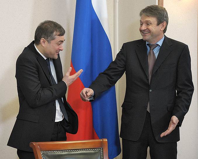 Помощник президента Российской Федерации Владислав Сурков (слева) и губернатор Краснодарского края Александр Ткачев