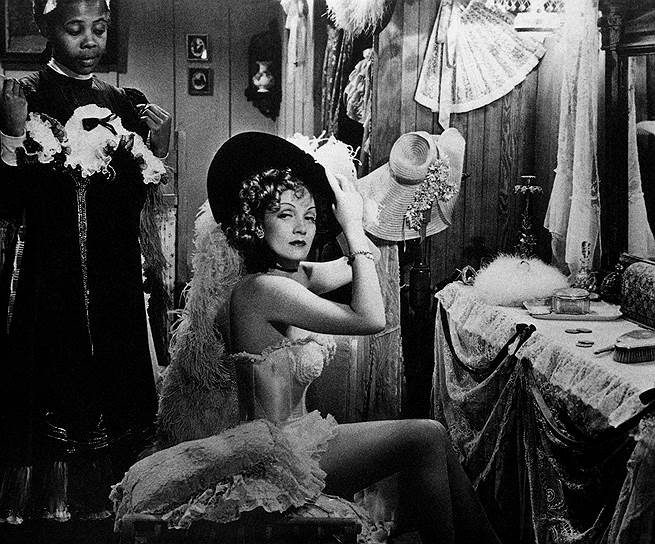 «Истинная женщина не волнуется — волнует»&lt;br>На фото: кадр из фильма «Дестри снова в седле», 1939 год