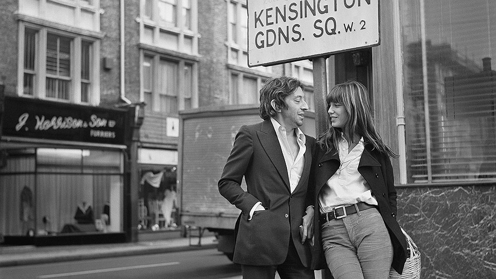 Британская певица и актриса Джейн Биркин вместе с Сержем Генсбуром в Кенсингтоне. 29 января 1971 года