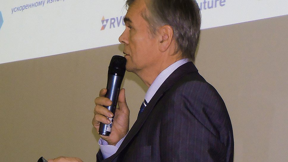 Директор и основатель компании «Энерготехника» Александр Николаевич Лебедев 
выступает на форуме «Открытые инновации», г. Москва
