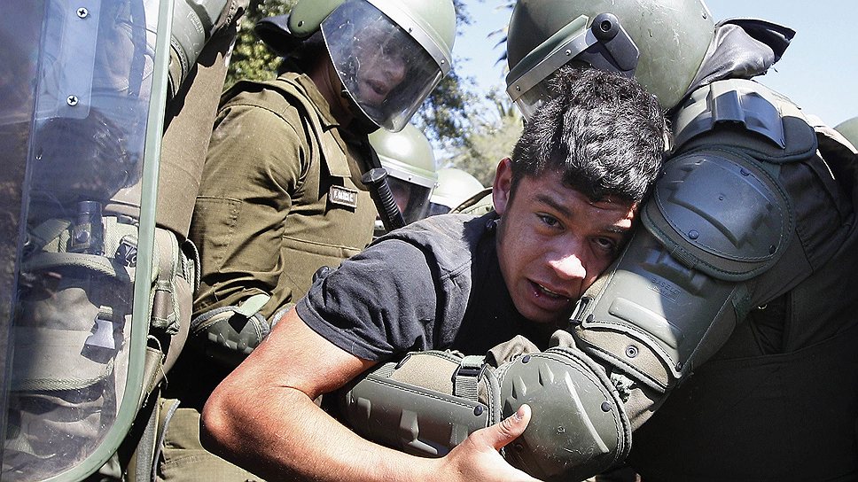 Столкновения с полицией в ходе демонстрации в Чили за бесплатное образование завершились задержанием более 100 активистов.