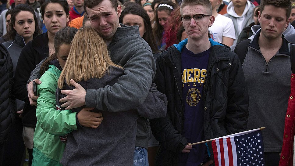 Америка скорбит о жертвах теракта в Бостоне. Фото