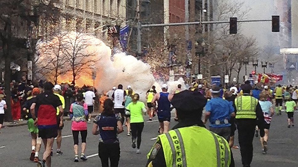 15.04.2013 -- теракт у финишной прямой марафона в Бостоне. Погибли три человека, получили ранения более 180 человек