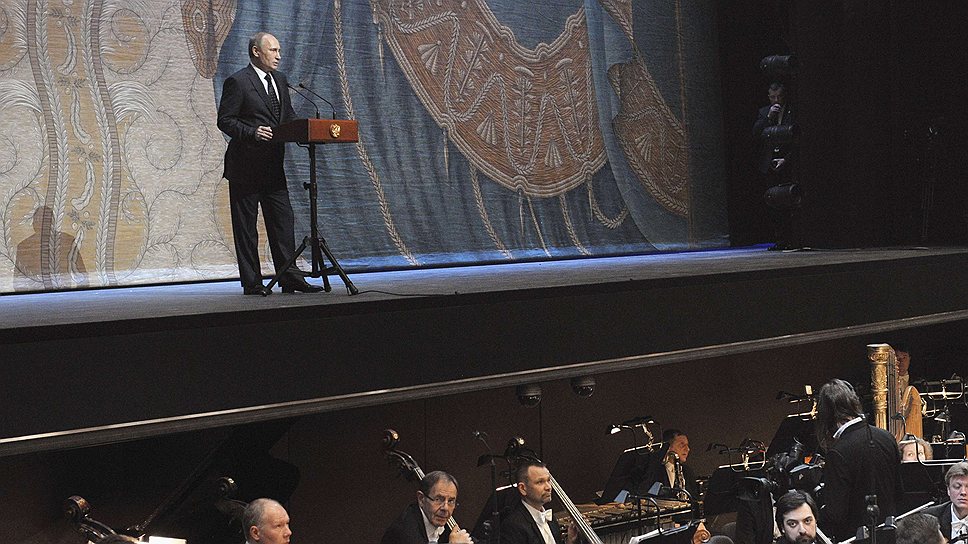 Владимир Путин перед началом гала-концерта в честь открытия новой сцены Мариинского театра