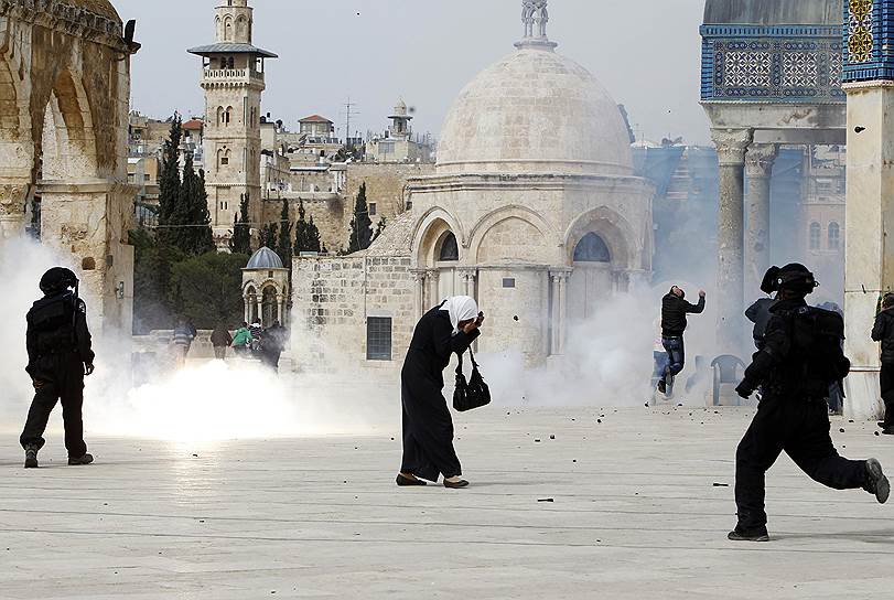 В 2014 году Кнессет отменил привилегии по освобождению от призыва для религиозных евреев, существовавшие с момента основания государства, что вызвало возмущение с их стороны 