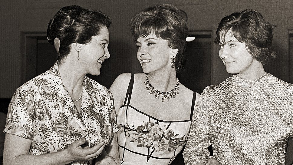 Актрисы, слева направо: Элина Быстрицкая, Джина Лоллобриджина и Татьяна Самойлова на Втором Московском международном кинофестивале, 1961 год
