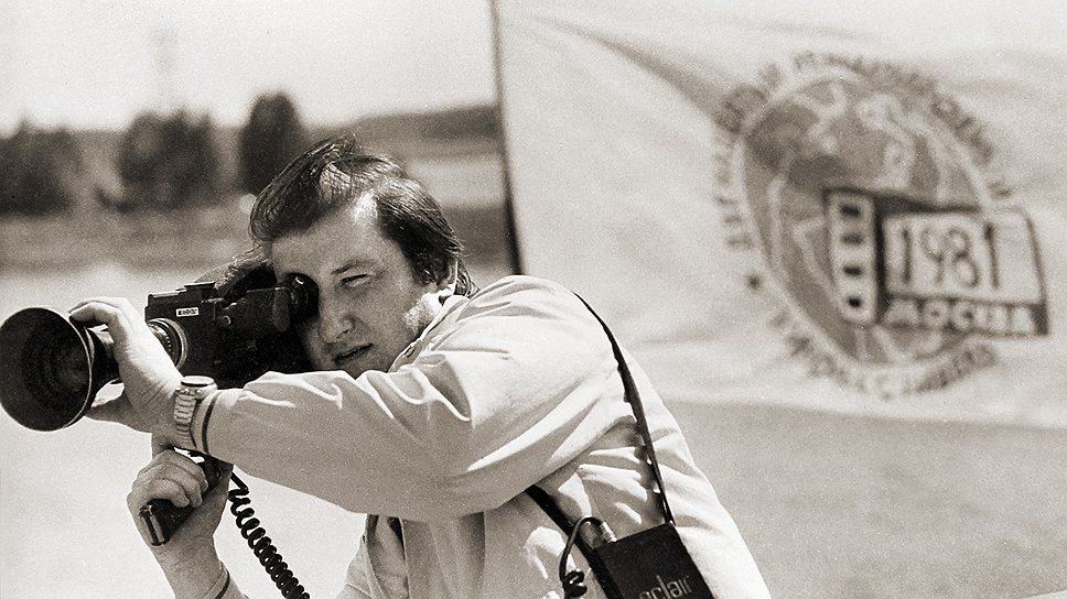 Кинооператор из Чехословакии Олдрих Боудны во время прогулки гостей XII Международного кинофестиваля в Москве на теплоходе, 1981 год