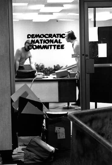 17 июня 1972 года в штабе Демократической партии США в вашингтонском комплексе «Уотергейт» за установкой прослушивающей аппаратуры были пойманы с поличным пять человек
&lt;br>На фото: штаб кандидата от Демократической партии Джорджа Макговерна в комплексе «Уотергейт»