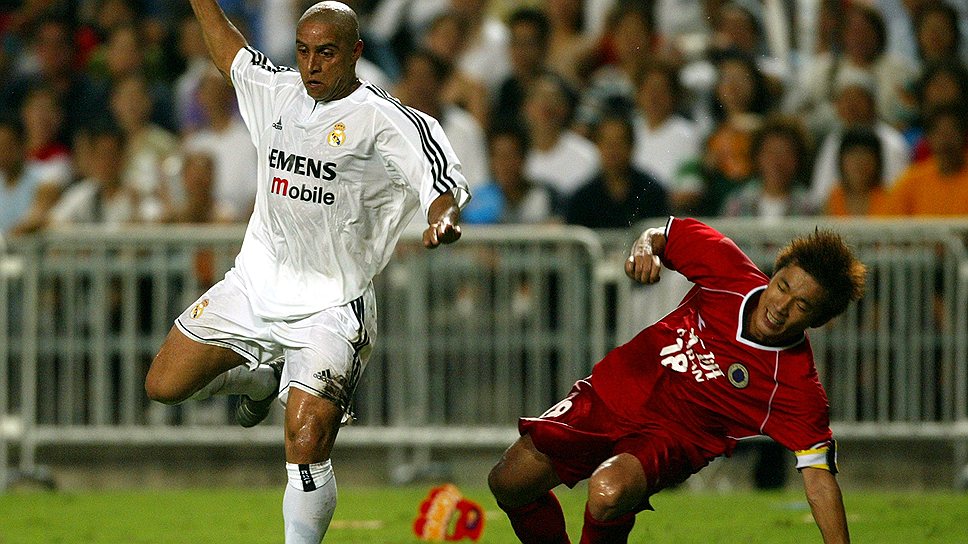 Роберто Карлос (слева), ФК «Реал», 2003 год