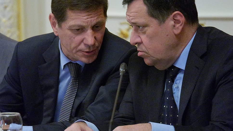 Заместитель председателя Государственной думы (ГД) России Александр Жуков (слева) и председатель комитета ГД по бюджету и налогам Андрей Макаров 