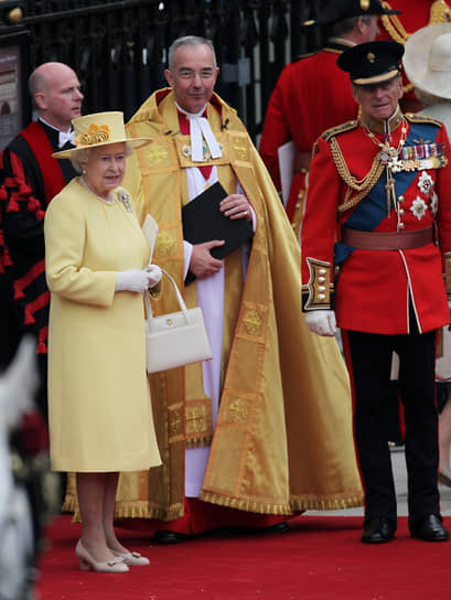 Елизавета II празднует день рождения дважды в год: 21 апреля она отмечает праздник в кругу семьи и друзей, а в третью субботу июня вся Великобритания празднует официальный день рождения монарха

