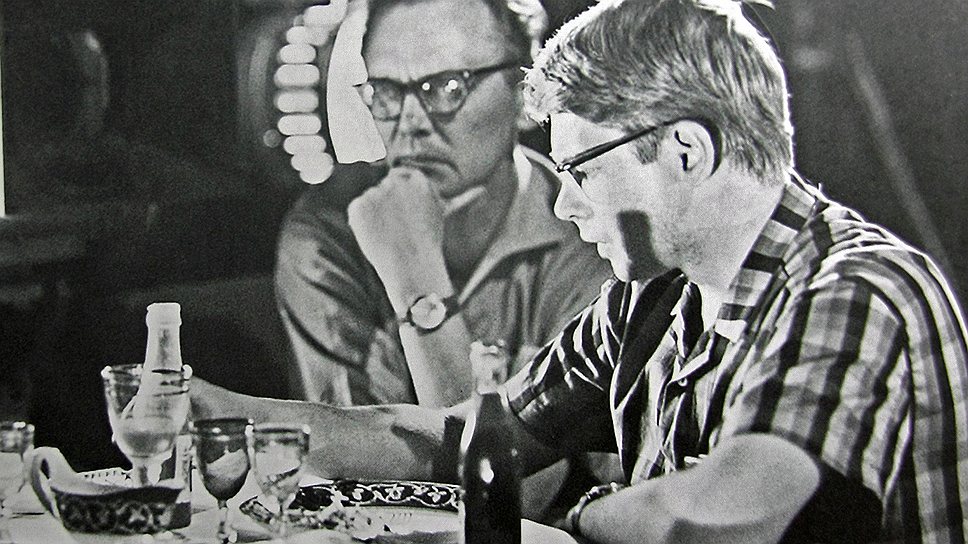 Леонид Гайдай (слева) и Александр Демьяненко на съемках фильма «Кавказская пленница, или Новые приключения Шурика» в 1966 году