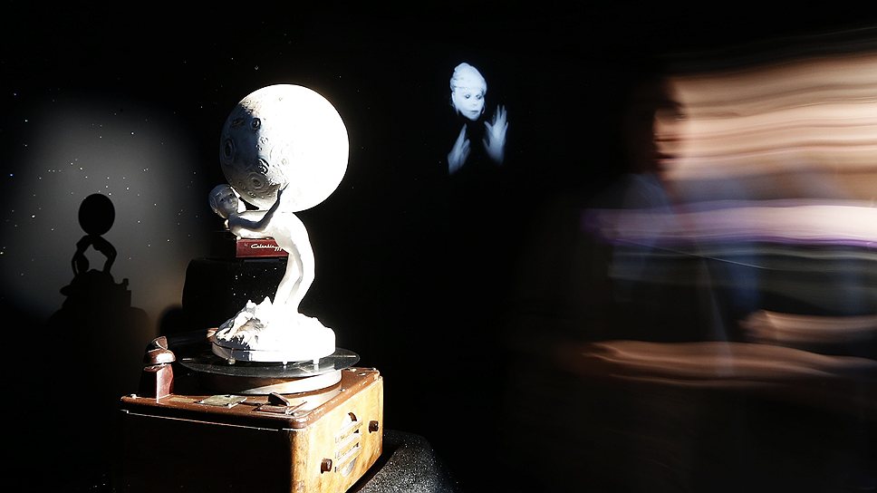 Инсталляция Music for silence (&quot;Музыка тишины&quot;) канадской художницы Шэри Бойл  