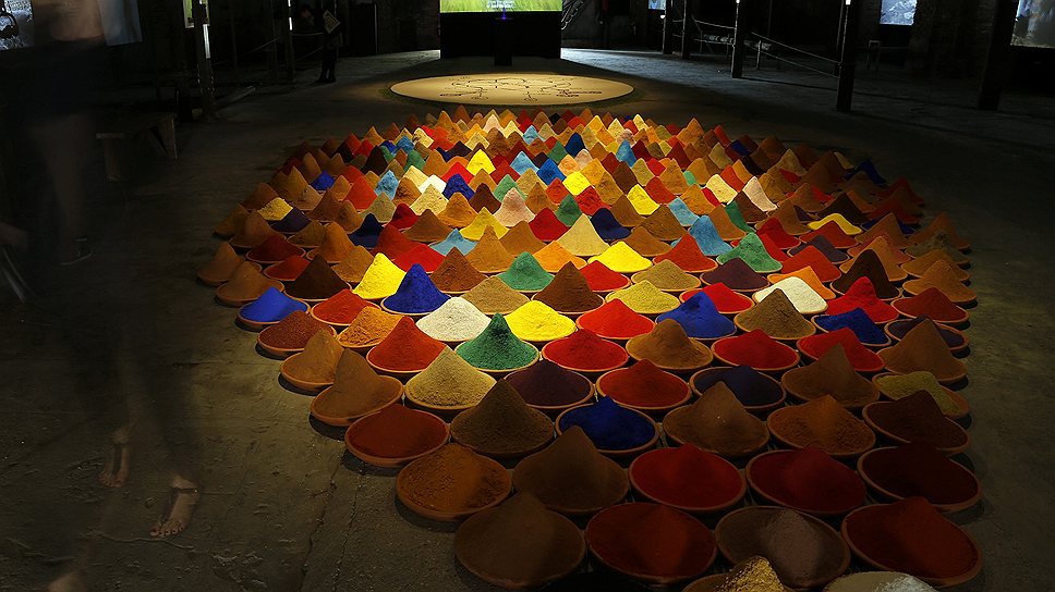 Инсталляция Campo de Color (&quot;Поле цвета&quot;) боливианской художницы Сони Фальконе
