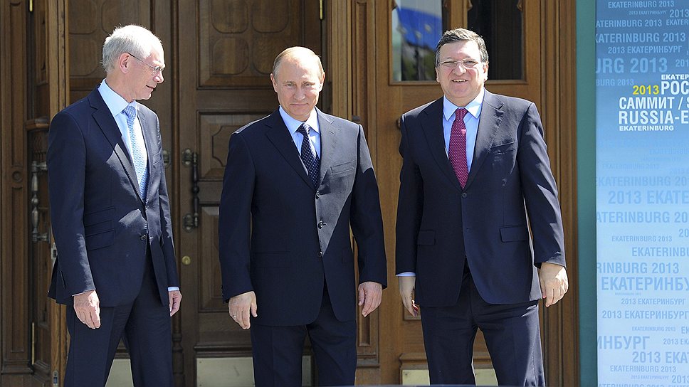 Слева направо: председатель Европейского совета Герман ван Ромпей, президент РФ Владимир Путин, глава Еврокомиссии Жозе Мануэл Баррозу